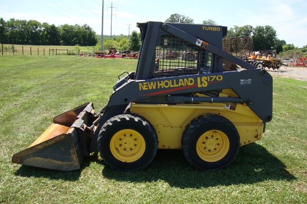 Мини-погрузчик New Holland LS170