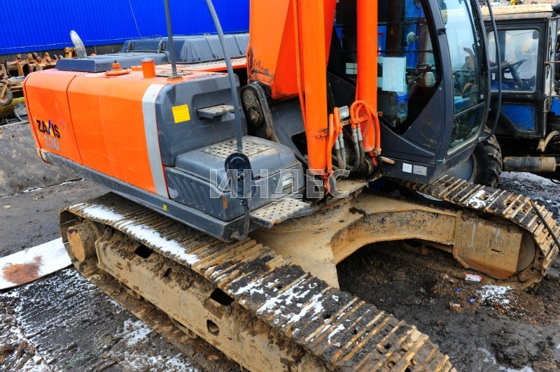 Гусеничный экскаватор Hitachi ZX330
